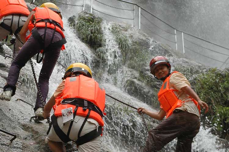 hiking rock climbing events